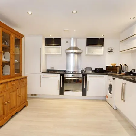 22 John Walker House With Parking And Lift